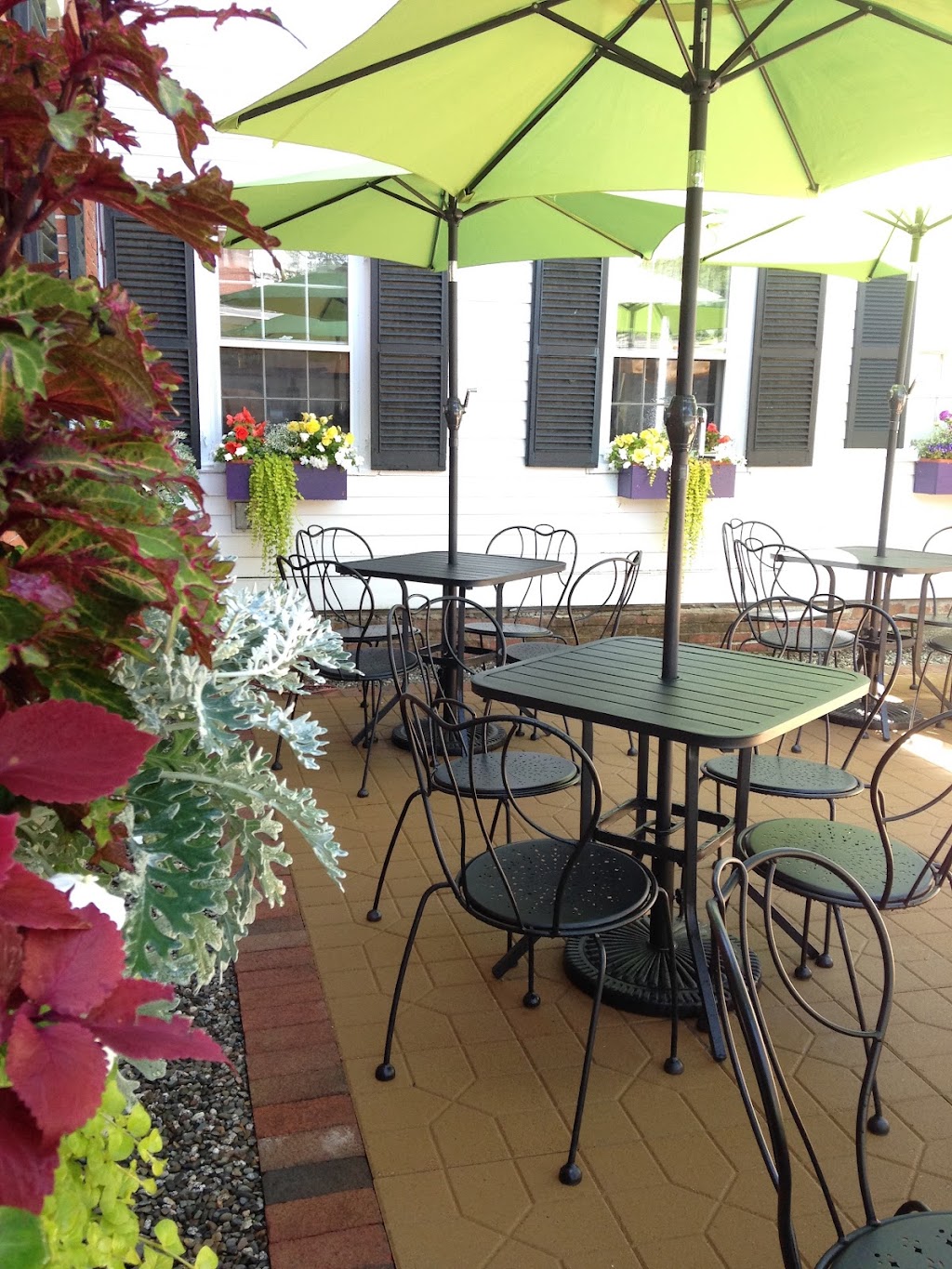 Verona Wine and Design | restaurant | 77 Main St #1a, Bucksport, ME 04416, USA | 2077450731 OR +1 207-745-0731