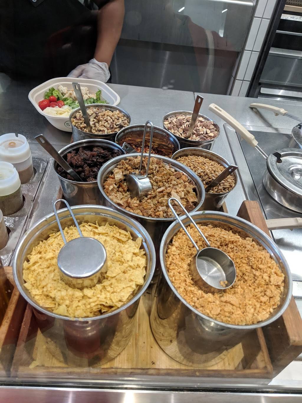 sweetgreen | restaurant | 1601 Market St, Philadelphia, PA 19103, USA | 2154477200 OR +1 215-447-7200