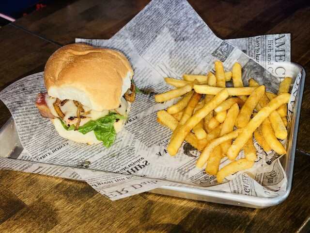 Knockouts Tap | restaurant | 1209 Millersville Ave, Howards Grove, WI 53083, USA | 9208288009 OR +1 920-828-8009