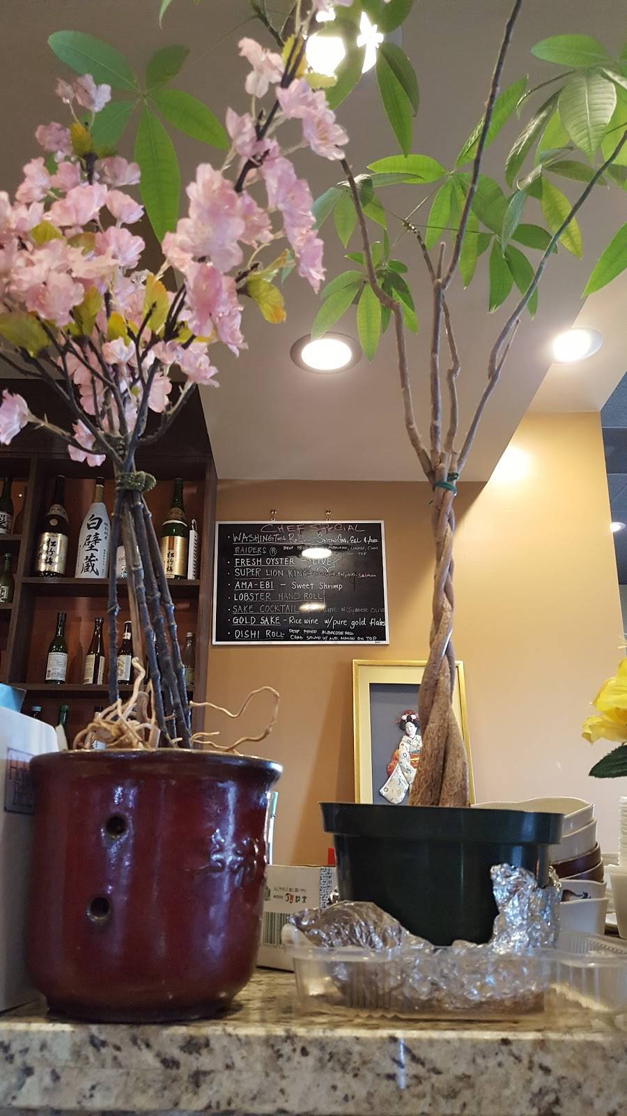 Minami Sushi | restaurant | 699 Lewelling Blvd # 142, San Leandro, CA 94579, USA | 5104834835 OR +1 510-483-4835