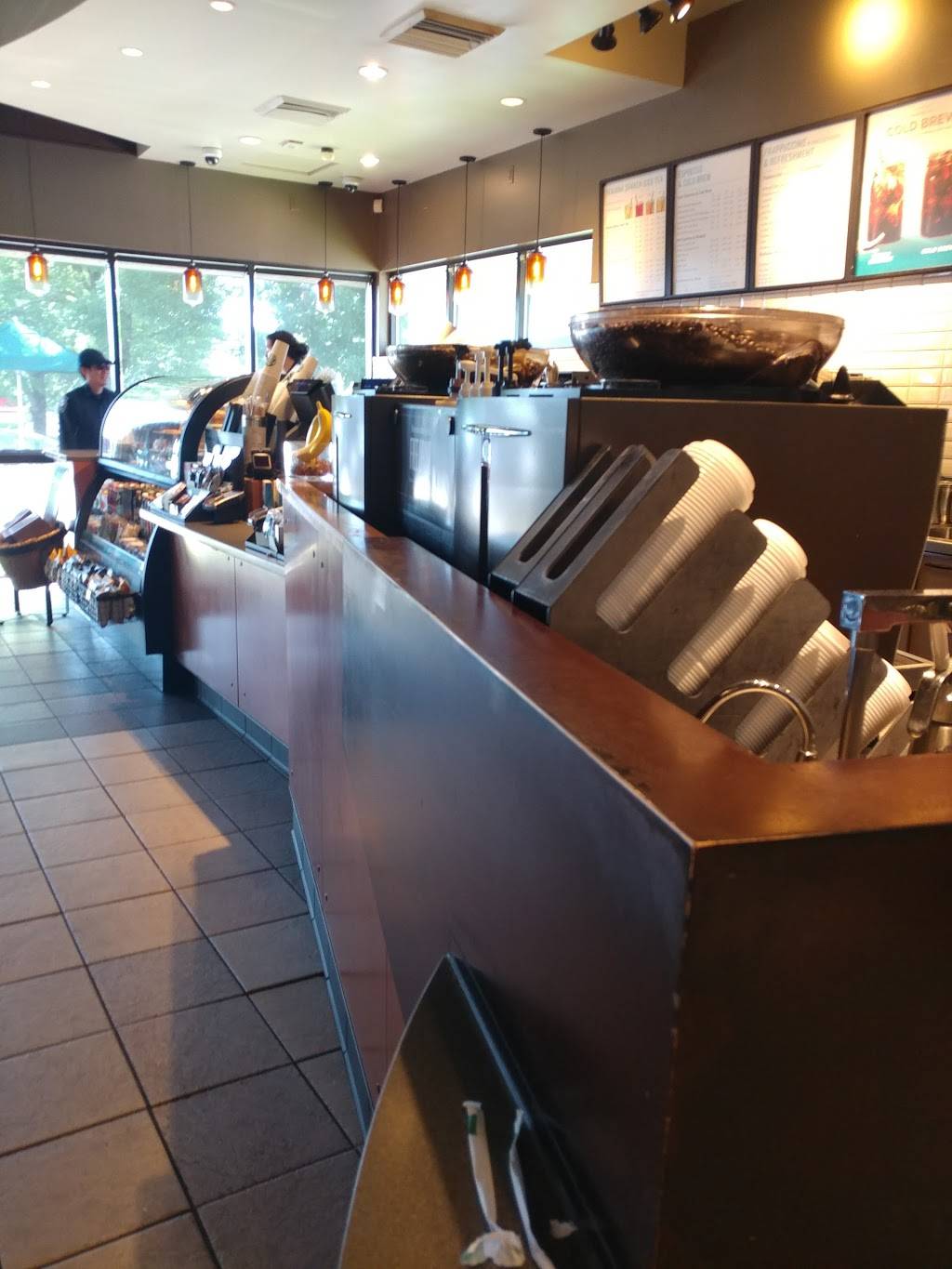 Starbucks | cafe | 10112 NE Halsey St, Portland, OR 97220, USA | 5032512164 OR +1 503-251-2164