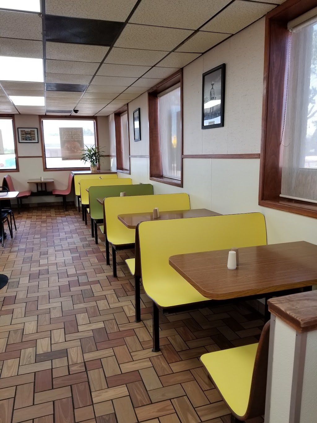 Dairy Queen | restaurant | 219 Fisher Ave E, Sabinal, TX 78881, USA | 8309882022 OR +1 830-988-2022