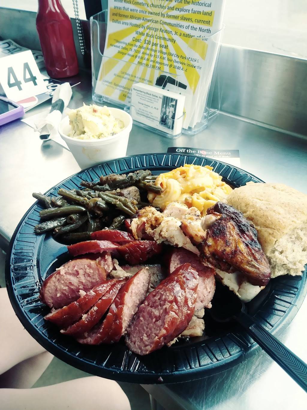 Off the Bone Barbeque | restaurant | 1734 S Lamar St, Dallas, TX 75215, USA | 2145659551 OR +1 214-565-9551