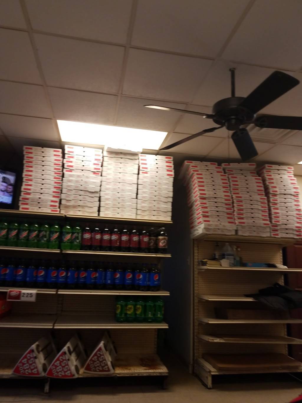 Felton Pizza Deli And Market | restaurant | 103 W Main St, Felton, DE 19943, USA | 3022844552 OR +1 302-284-4552