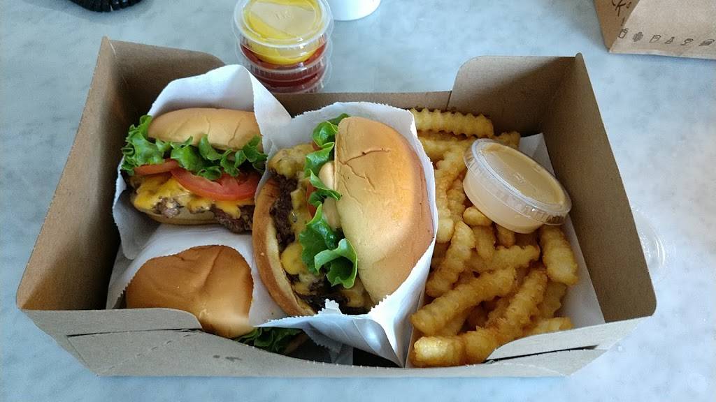 Shake Shack | restaurant | 660 Woodward Ave, Detroit, MI 48226, USA | 3136720501 OR +1 313-672-0501