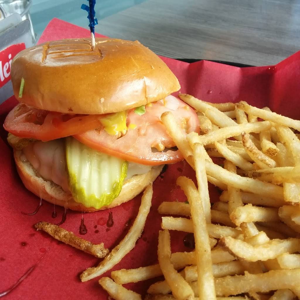 Guidos Bar & Grill | restaurant | 2 E Main St, Champaign, IL 61820, USA | 2173593148 OR +1 217-359-3148