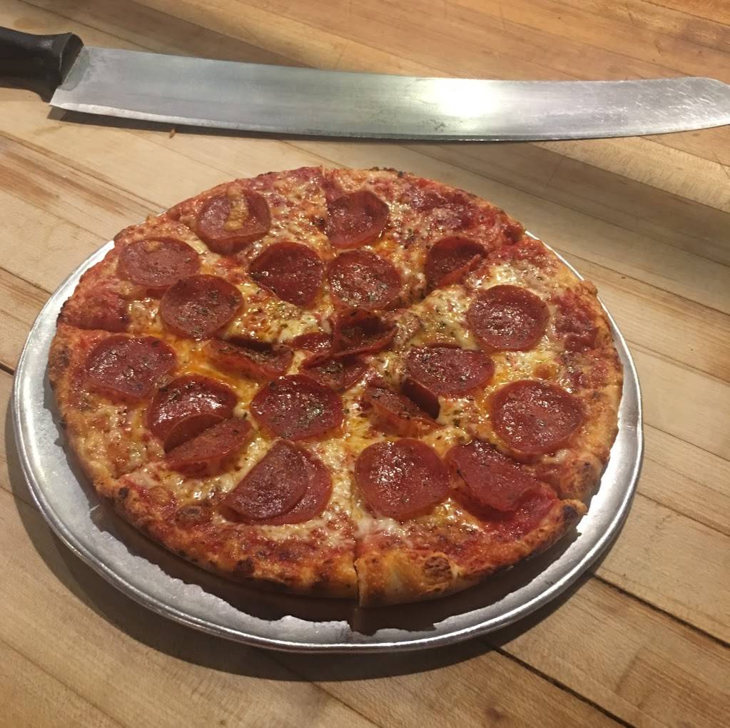 Arthurs Famous Pizza | restaurant | 430 Park Ave, Bridgeport, CT 06604, USA | 2033338173 OR +1 203-333-8173