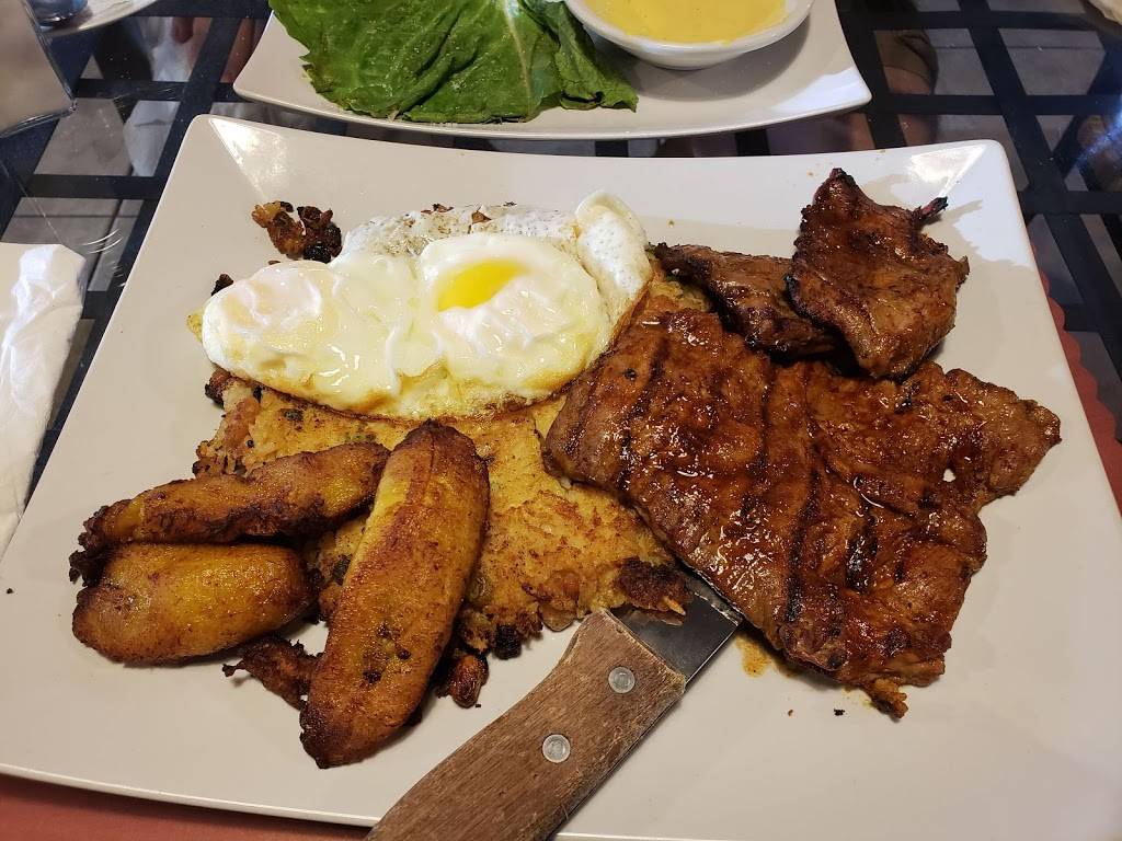 Off the Hook Bar and Grill Peruvian Restaurant | restaurant | 10901 US-441, Belleview, FL 34420, USA | 3523070661 OR +1 352-307-0661