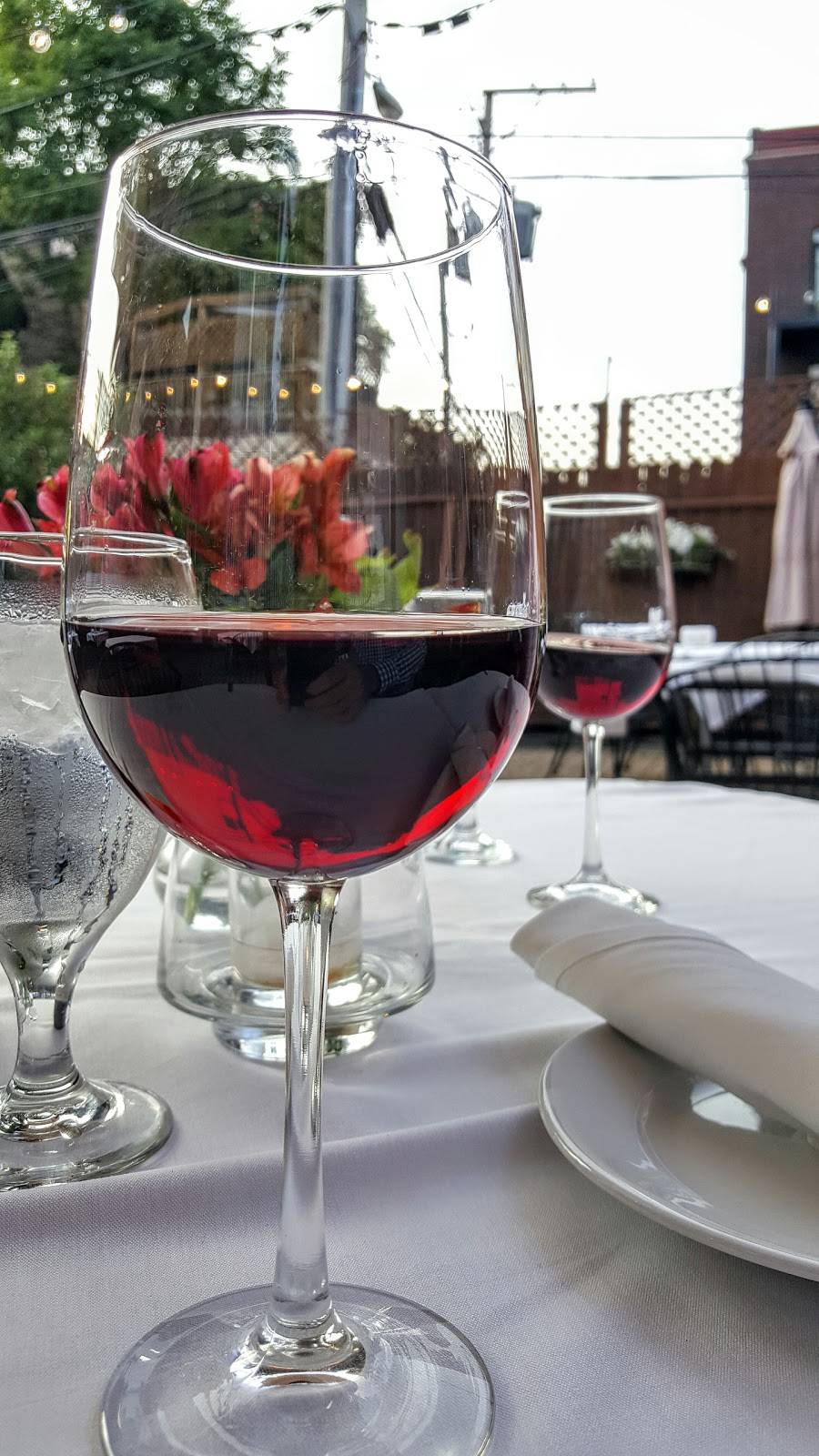 a tavola | restaurant | 2148 W Chicago Ave, Chicago, IL 60622, USA | 7732767567 OR +1 773-276-7567