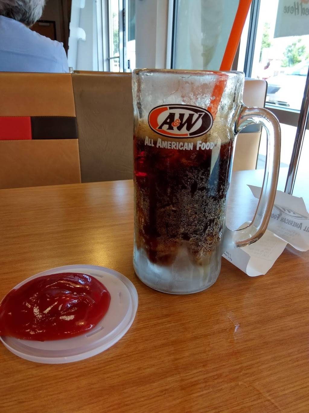 A&W Restaurant | restaurant | 3788 Elm St, St Charles, MO 63301, USA | 6364939268 OR +1 636-493-9268