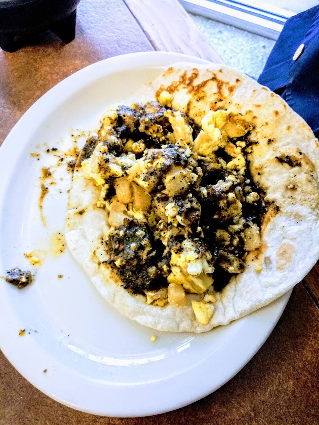 Crystals Cafe | restaurant | 2420 N Zarzamora St, San Antonio, TX 78201, USA | 2107324614 OR +1 210-732-4614