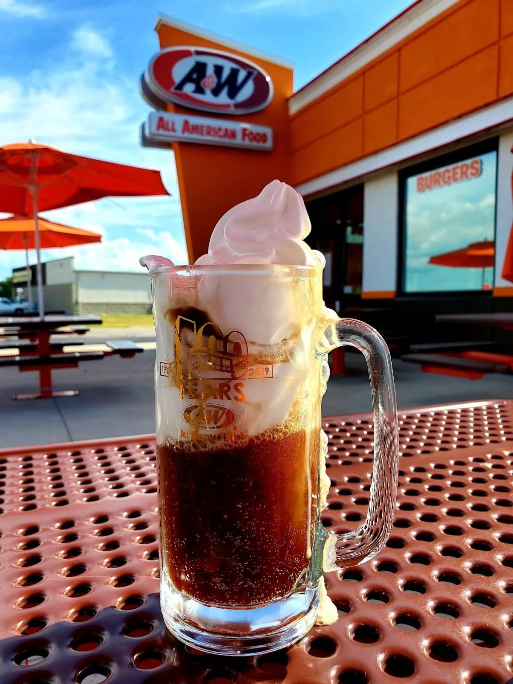 A&W Restaurant | restaurant | 780 1st St SE Box 72, Richmond, MN 56368, USA | 3205977668 OR +1 320-597-7668