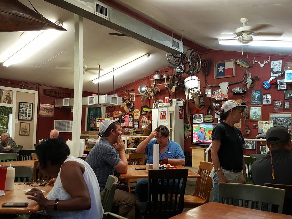 Fish Pond Restaurant | restaurant | 17091 TX-75, Willis, TX 77378, USA | 9363448800 OR +1 936-344-8800