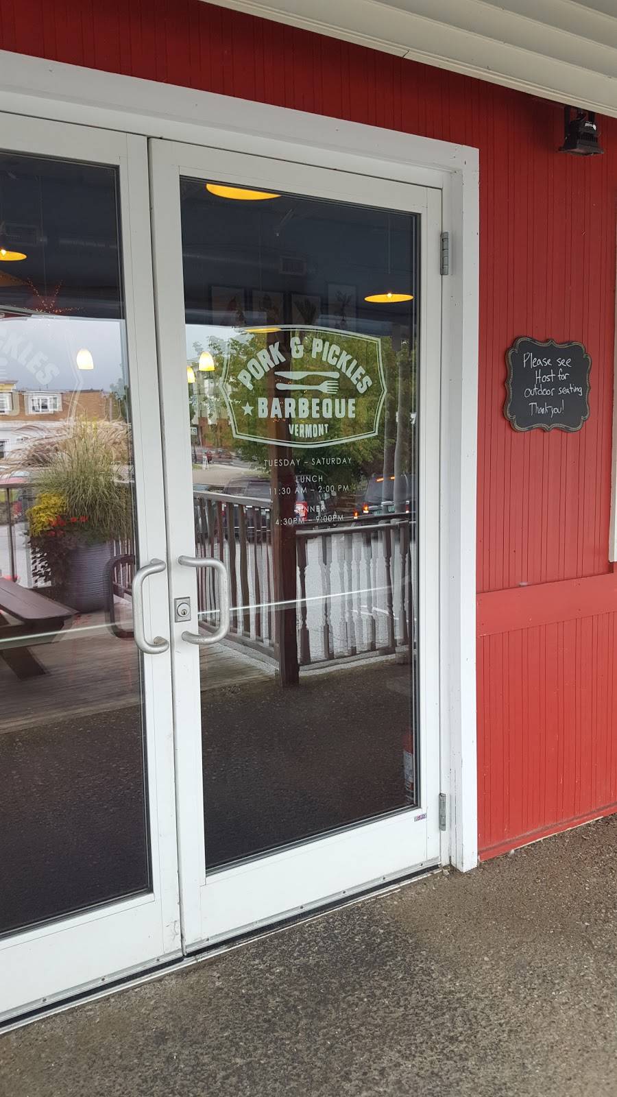 Lazy Farmer Restaurant & Catering | restaurant | 34 Park St, Essex Junction, VT 05452, USA | 8028715295 OR +1 802-871-5295