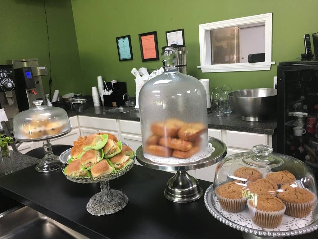 Caras Cafe | restaurant | 617 S Main St, Wetumpka, AL 36092, USA | 3344783593 OR +1 334-478-3593