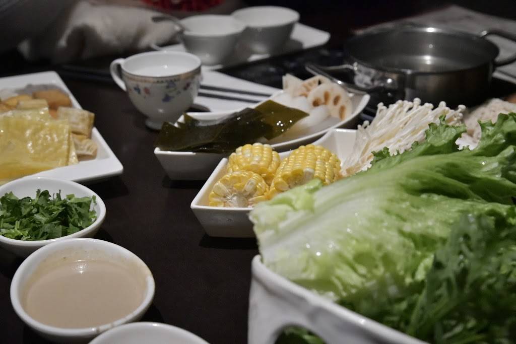 九鼎香火锅 | restaurant | 7030 Warden Ave, Markham, ON L3R 5Y2, Canada | 9059468899 OR +1 905-946-8899