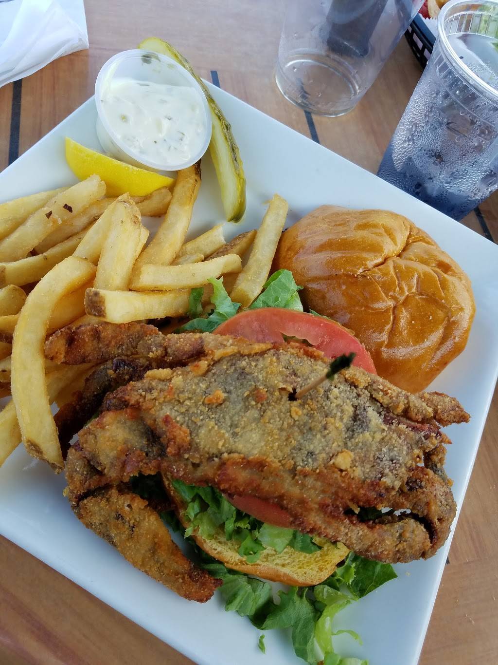 Bakers Water Street Bar & Grille | restaurant | 4 Robbins Pkwy, Toms River, NJ 08753, USA | 7322404800 OR +1 732-240-4800