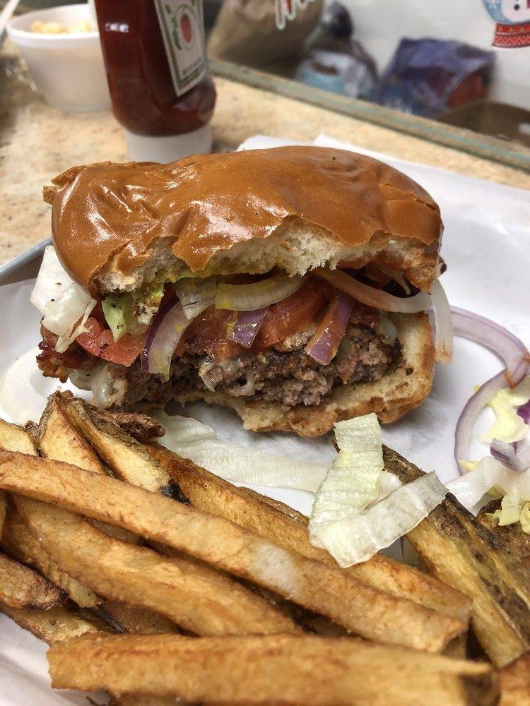 Big Mouth Burgers | restaurant | 1323 W Clarendon Dr, Dallas, TX 75208, USA | 4692060824 OR +1 469-206-0824