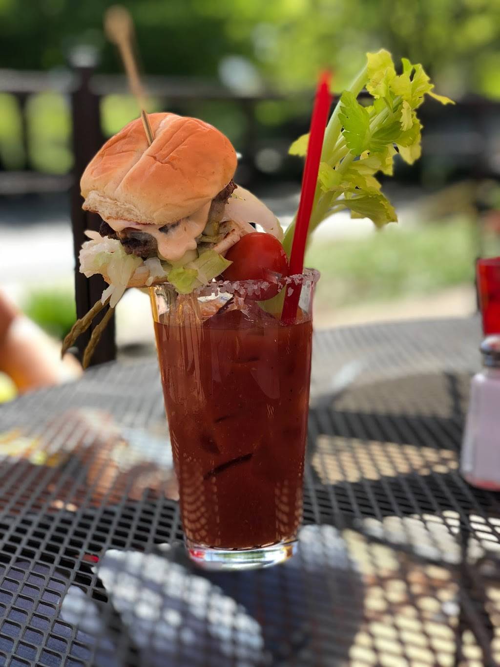 Sams Tavern | restaurant | 15740 Redmond Way, Redmond, WA 98052, USA | 4258617246 OR +1 425-861-7246