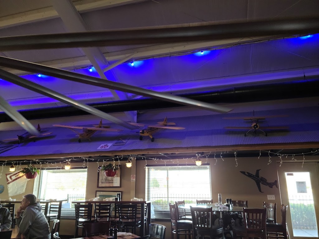 Stearman Field Bar & Grill | restaurant | 14789 SW 30th St, Benton, KS 67017, USA | 3167781612 OR +1 316-778-1612