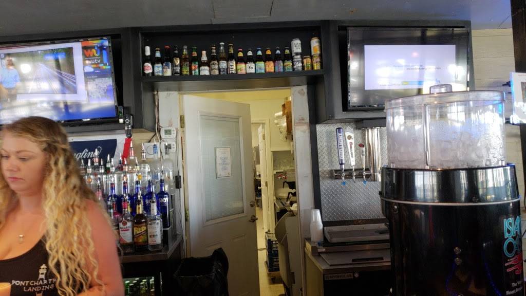 The Lighthouse Bar & Grill | restaurant | 6001 France Rd, New Orleans, LA 70126, USA | 5043012218 OR +1 504-301-2218