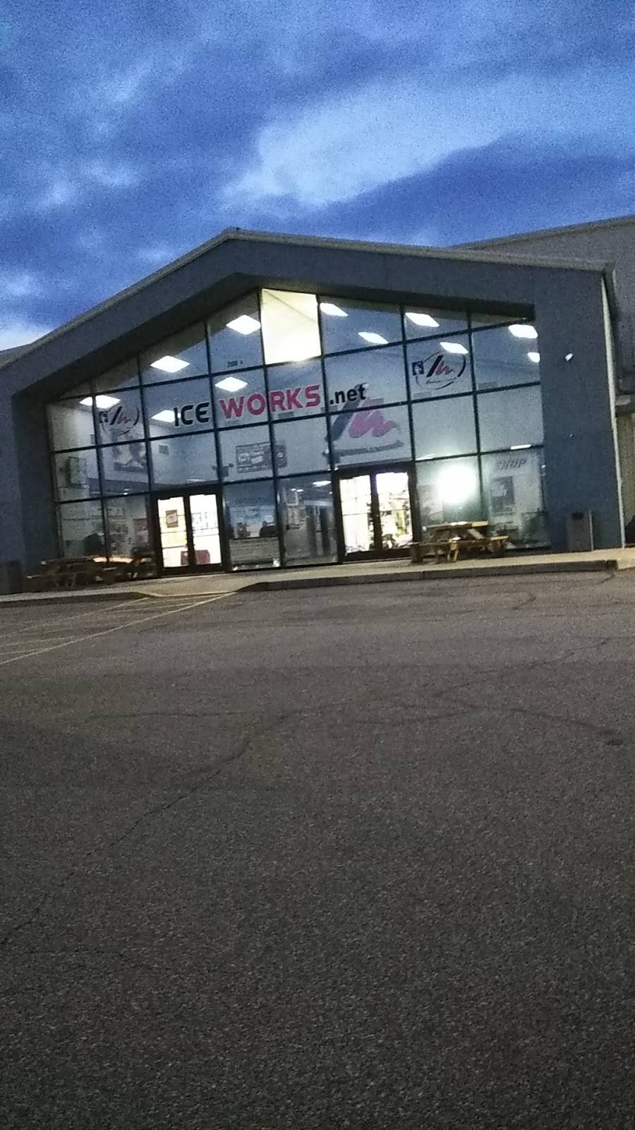 IceWorks Skating Complex | restaurant | 3100 Dutton Mill Rd, Aston, PA 19014, USA | 6104972200 OR +1 610-497-2200