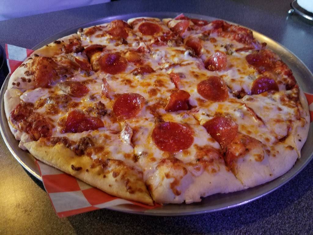Coriglianos Pizza | restaurant | 701 N Lincoln St, Knoxville, IA 50138, USA | 6418423705 OR +1 641-842-3705