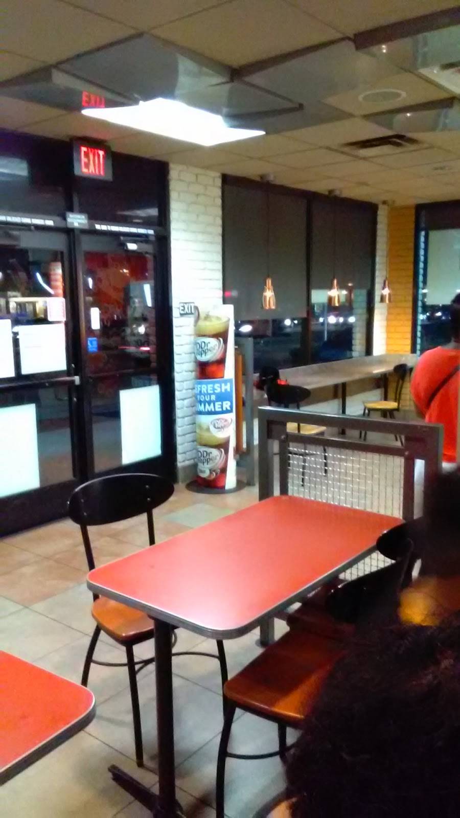 Jack in the Box | restaurant | 10110 Sierra Ave, Fontana, CA 92335, USA | 9098221189 OR +1 909-822-1189