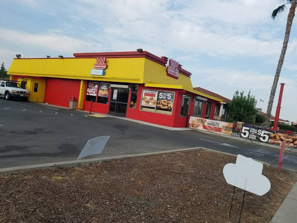 Wienerschnitzel | restaurant | 920 E F St, Oakdale, CA 95361, USA | 2093226020 OR +1 209-322-6020