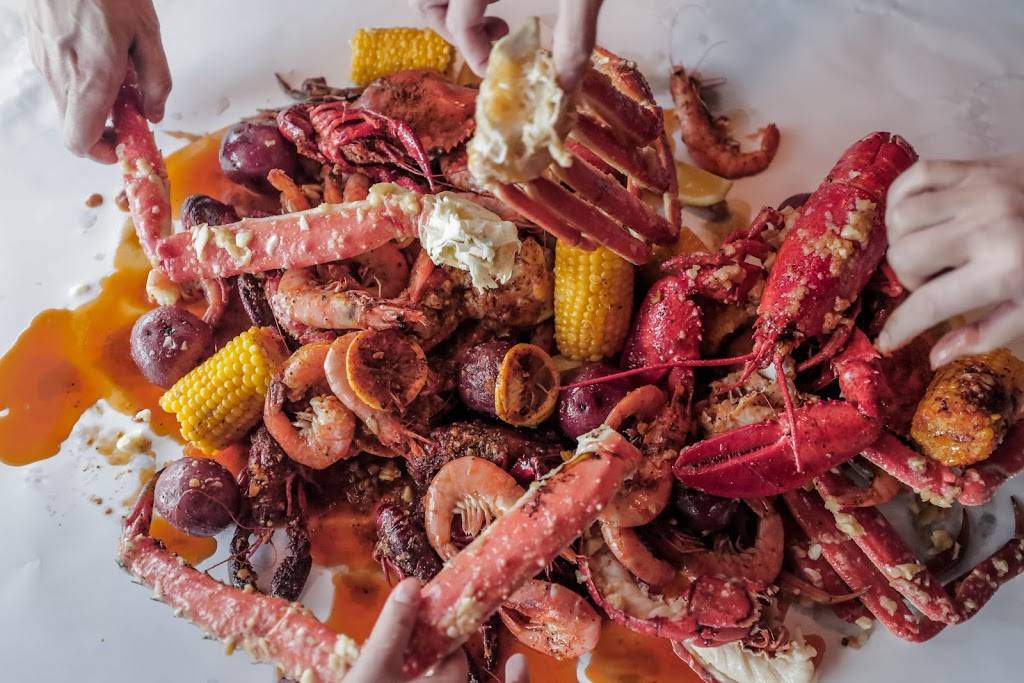 Hook & Reel Cajun Seafood | restaurant | 385 Boston Post Rd, Orange, CT 06477, USA | 2035539909 OR +1 203-553-9909