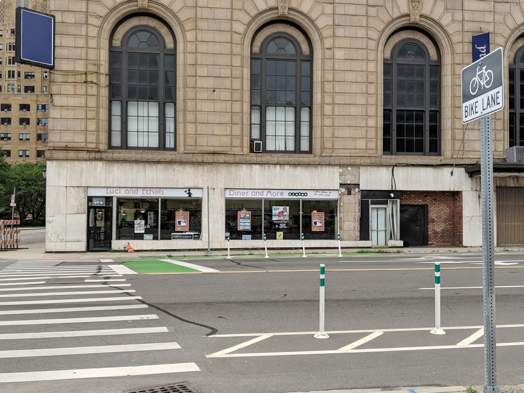 Dagwoods Cafe & Diner | restaurant | 400 Bagley St, Detroit, MI 48226, USA | 3132343649 OR +1 313-234-3649