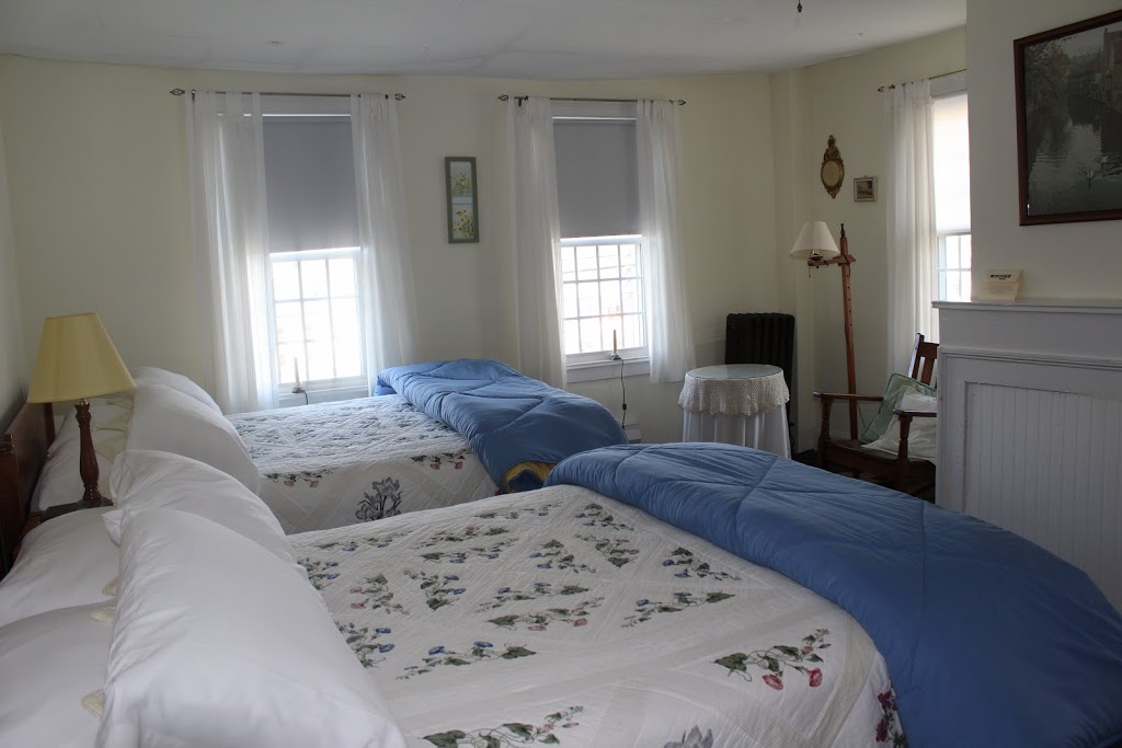 Old Riverton Inn and The Royal Coachman Tavern | restaurant | 436 E River Rd, Riverton, CT 06065, USA | 8603798678 OR +1 860-379-8678