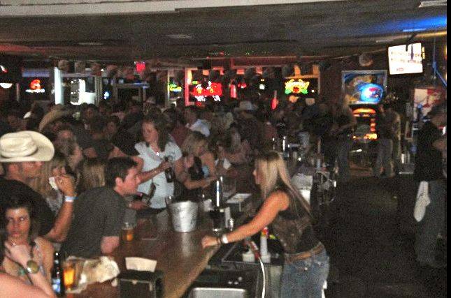 Tackle Box Bar & Grill | restaurant | 379 E Park Ave, Chico, CA 95928, USA | 5303457499 OR +1 530-345-7499