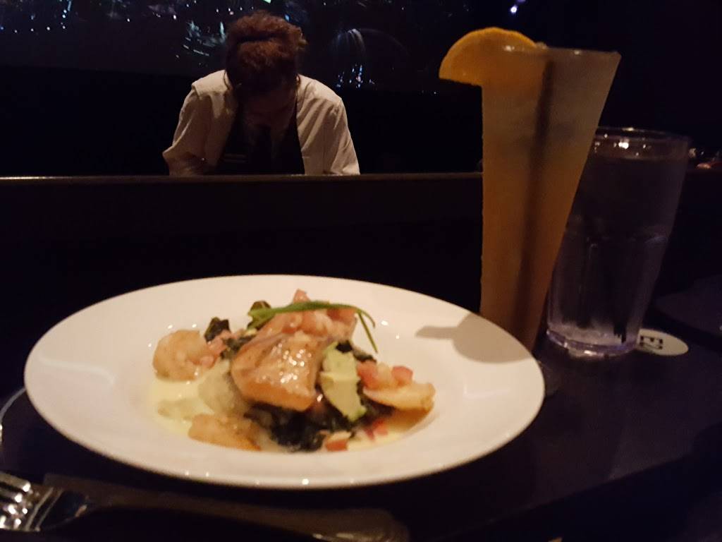 Studio Movie Grill | restaurant | 4401 W Claiborne Square, Hampton, VA 23666, USA | 7573258896 OR +1 757-325-8896