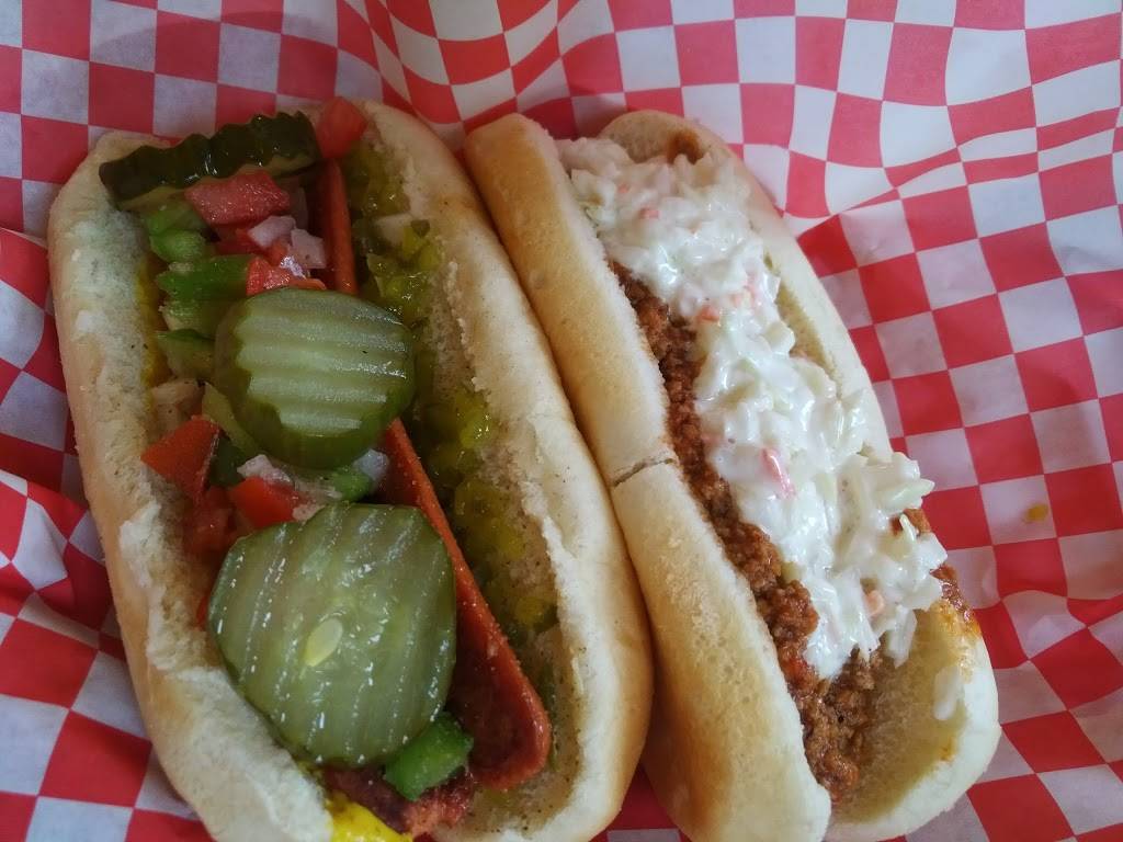 T & L Hot Dogs | restaurant | 402 E Main St, Bridgeport, WV 26330, USA | 3048424161 OR +1 304-842-4161