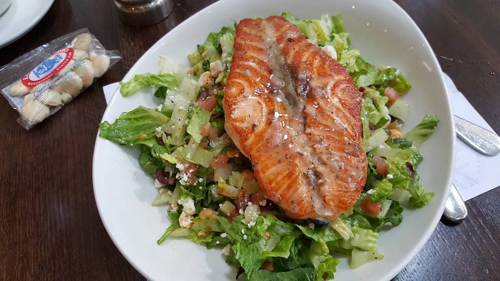 Legal Sea Foods | restaurant | Ronald Reagan Washington National Airport (DCA), 2401 S Smith Blvd, Arlington, VA 22202, USA | 5715515988 OR +1 571-551-5988