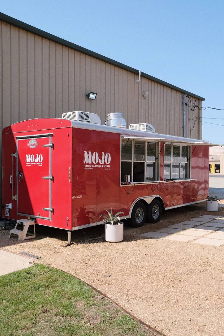 Mojo Food Truck ATX | restaurant | 2400 Patterson Industrial Dr, Austin, TX 78660, USA | 5129104099 OR +1 512-910-4099