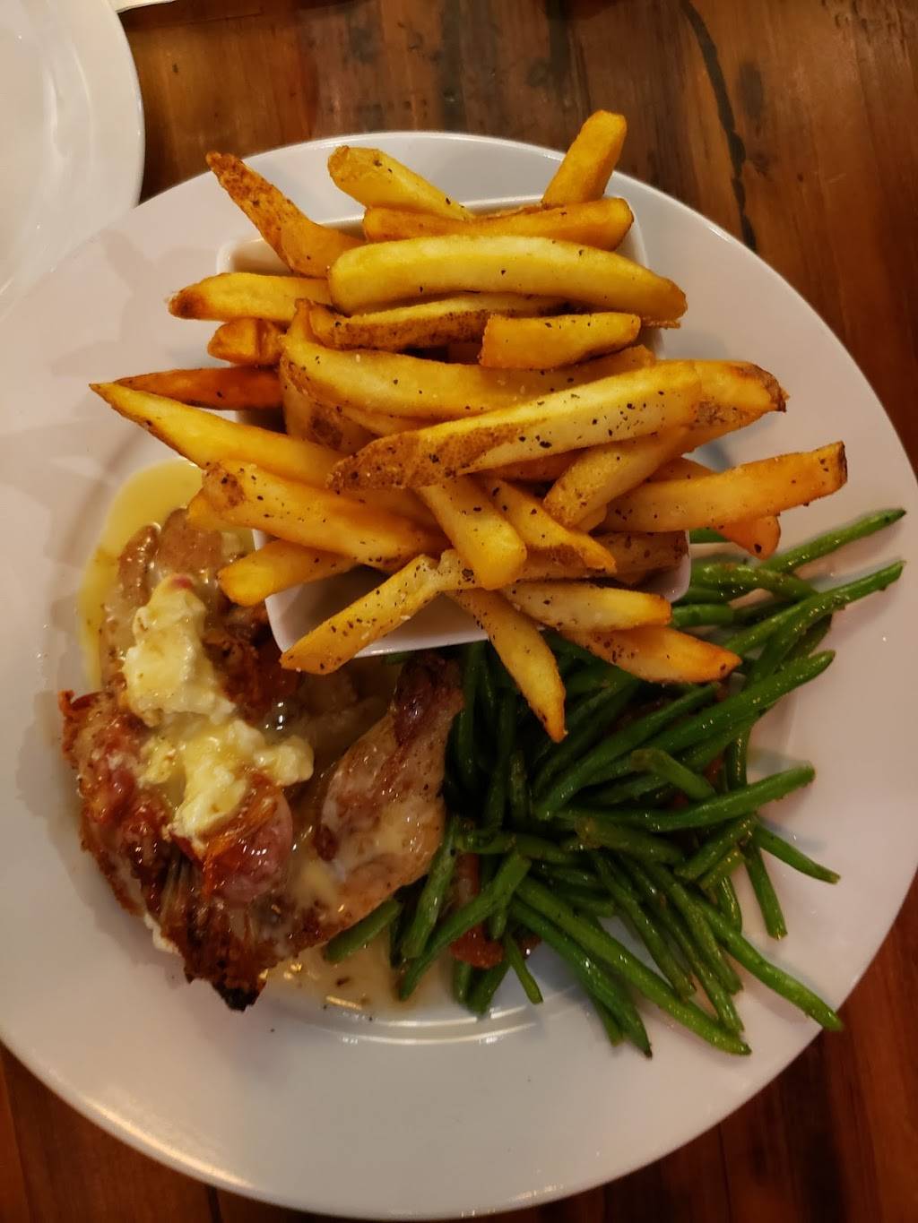 Cape Fear Seafood Company | restaurant | 832 Spring Forest Rd, Raleigh, NC 27609, USA | 9842424600 OR +1 984-242-4600