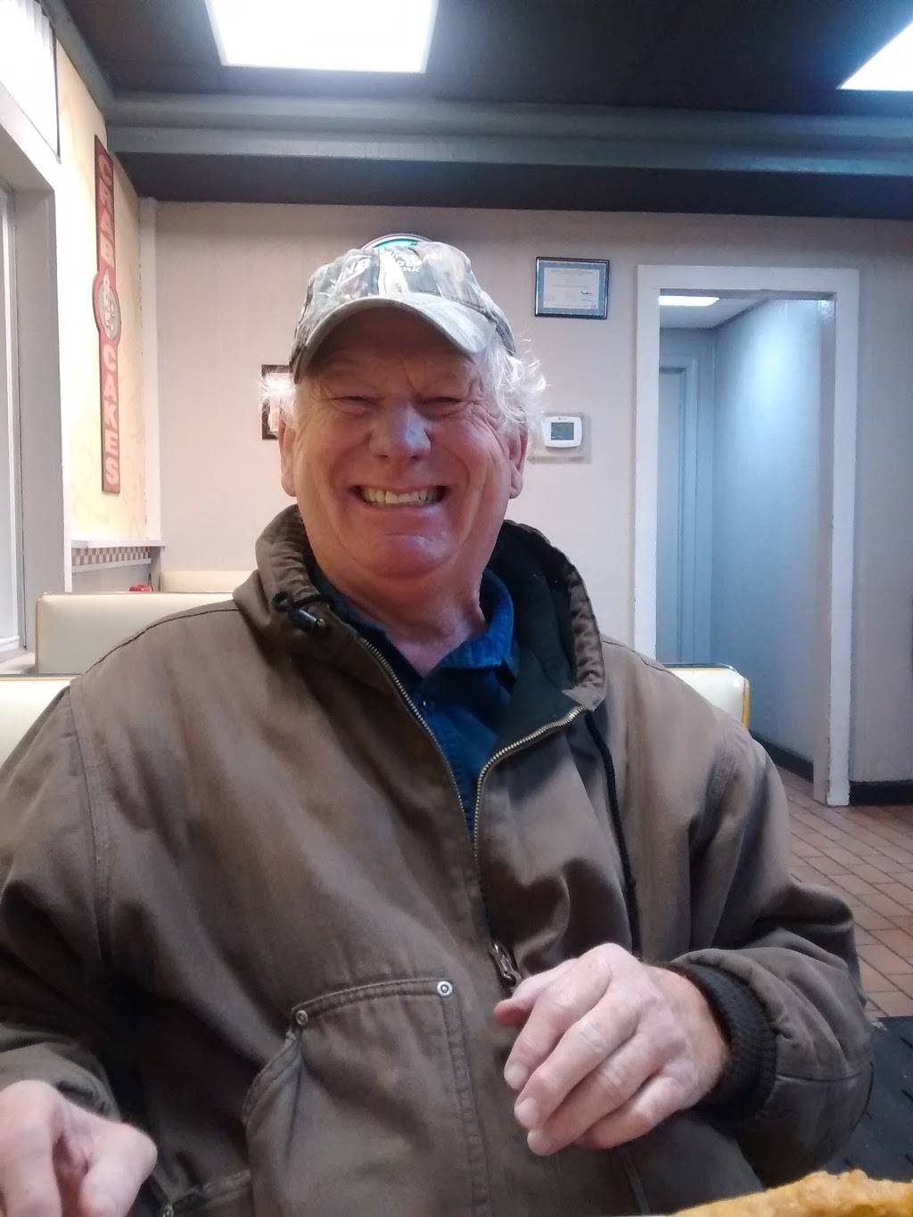 Long John Silvers | restaurant | 1224 E Edwardsville Rd, Wood River, IL 62095, USA | 6182543457 OR +1 618-254-3457