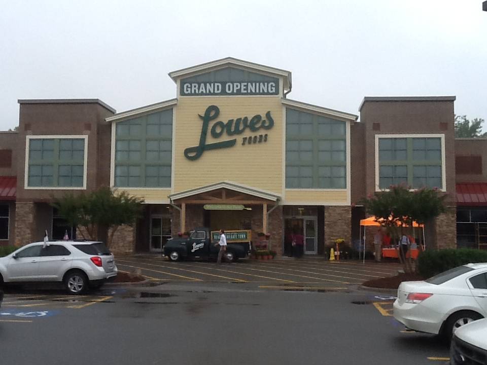 Lowes Foods | bakery | 5034 Peters Creek Pkwy, Winston-Salem, NC 27127, USA | 3367885600 OR +1 336-788-5600