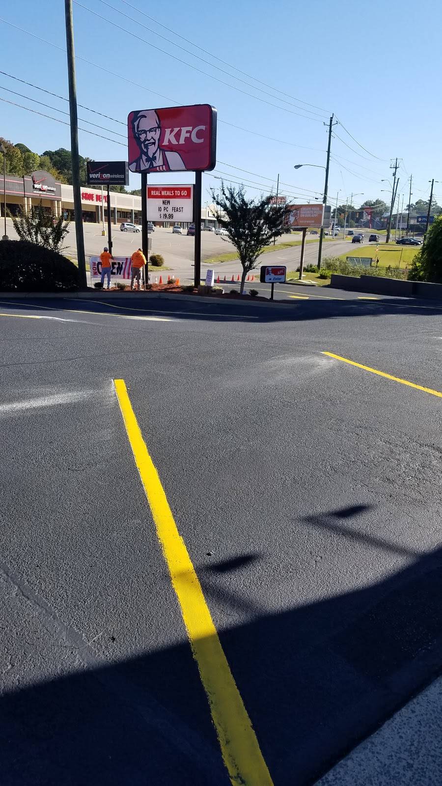 KFC | restaurant | 3065 Allison-Bonnett Memorial Dr, Hueytown, AL 35023, USA | 2054917041 OR +1 205-491-7041