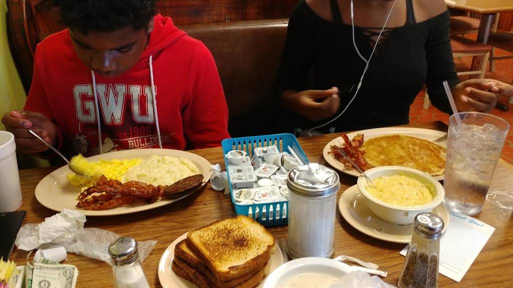 Snack Shop Family Restaurant | restaurant | 103 S Main St, Boiling Springs, NC 28017, USA | 7044347851 OR +1 704-434-7851