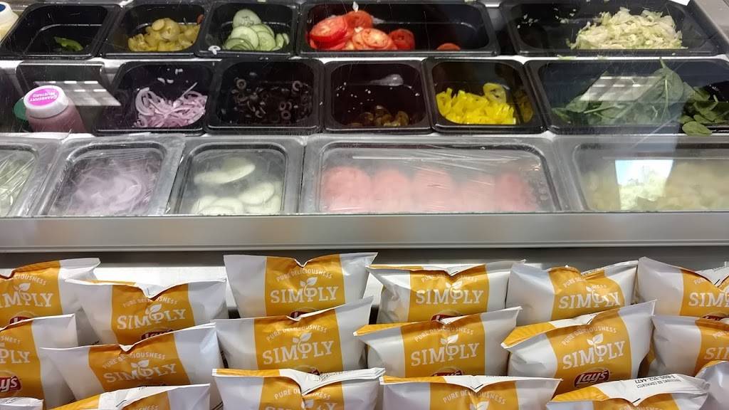 Subway | restaurant | 809 Short St, Decorah, IA 52101, USA | 5633825666 OR +1 563-382-5666