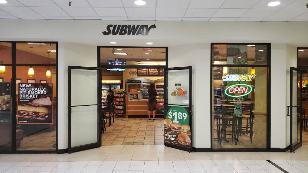 Subway | meal takeaway | 111 W Washington St Suite 171, Indianapolis, IN 46204, USA | 3176858000 OR +1 317-685-8000