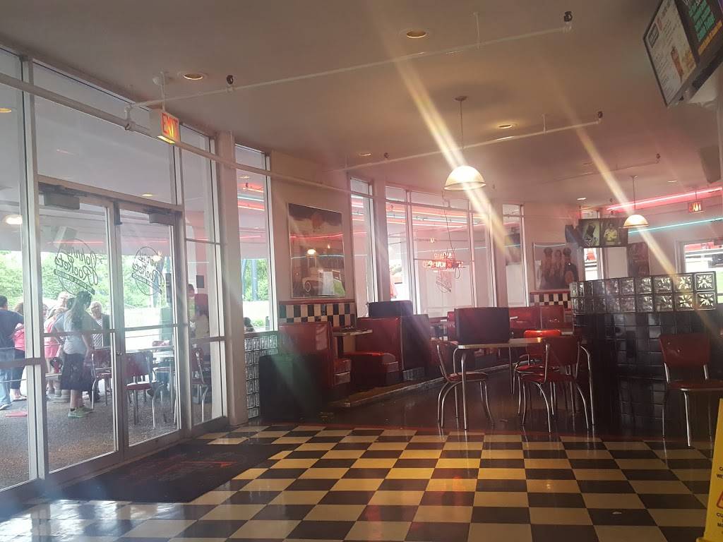 Johnny Rockets | restaurant | 4900 Six Flags Rd, Pacific, MO 63069, USA | 6369385300 OR +1 636-938-5300