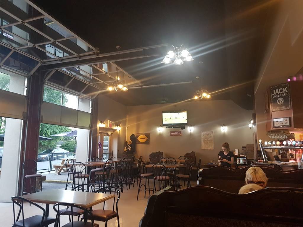 South Side Louies | restaurant | 201 Main St, Port Dover, ON N0A 1N0, Canada | 5195830920 OR +1 519-583-0920