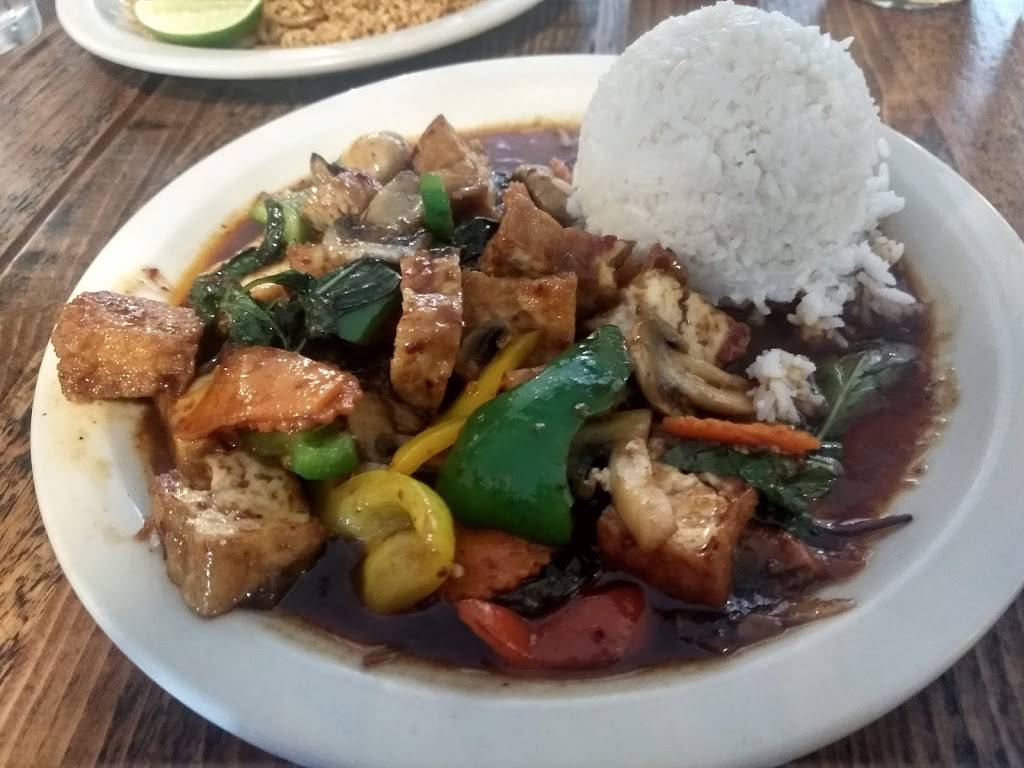 Thai Flavors | restaurant | 1254 E 14th St, Des Moines, IA 50316, USA | 5152624658 OR +1 515-262-4658