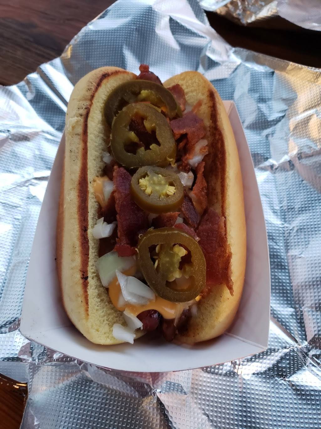 the Dog Den | restaurant | Main St and, Bronx St, White Plains, NY 10603, USA | 9143283288 OR +1 914-328-3288