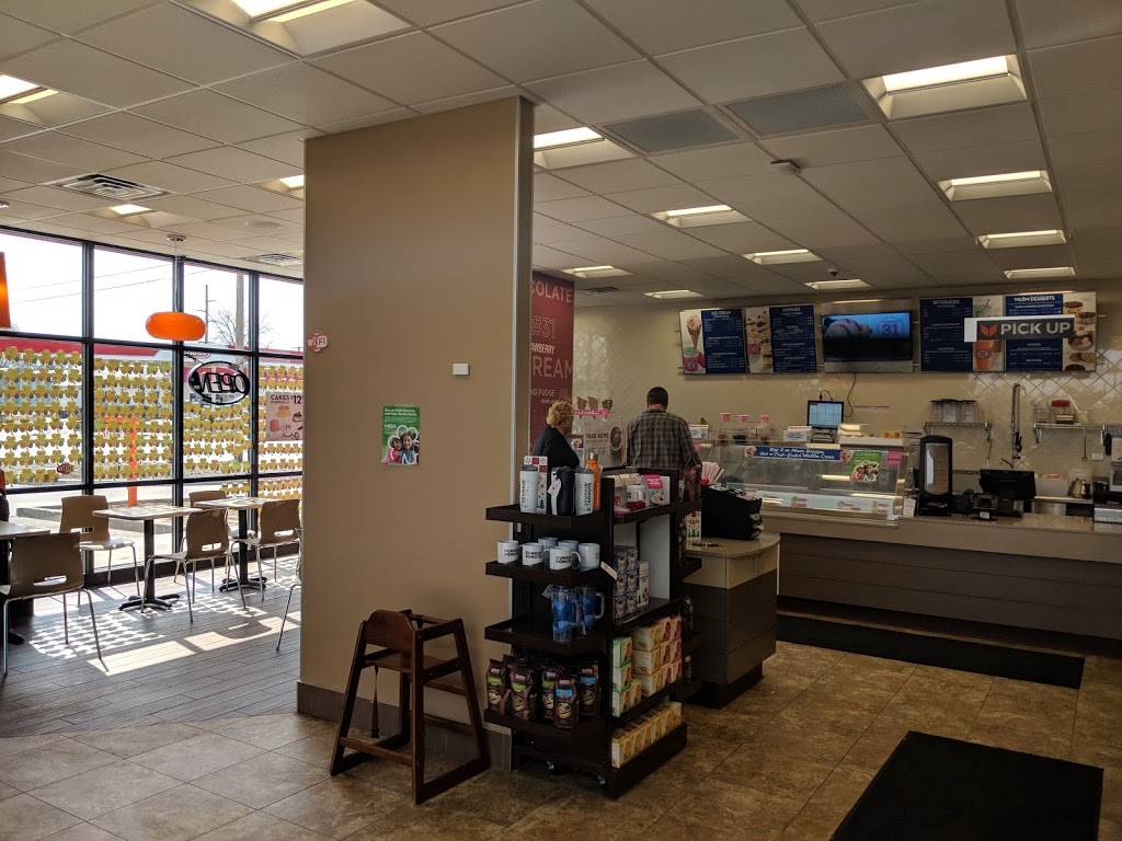 Dunkin | bakery | 820 W Jackson St, Macomb, IL 61455, USA | 3094210337 OR +1 309-421-0337