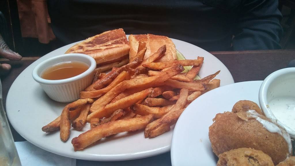 Hilltop Grille | restaurant | 2310 W Broad St, Athens, GA 30606, USA | 7063537667 OR +1 706-353-7667